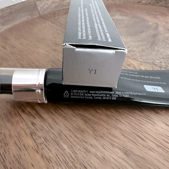 Beauticontrol Smooth Perfection Foundation- Y1 - Picture 3 of 3